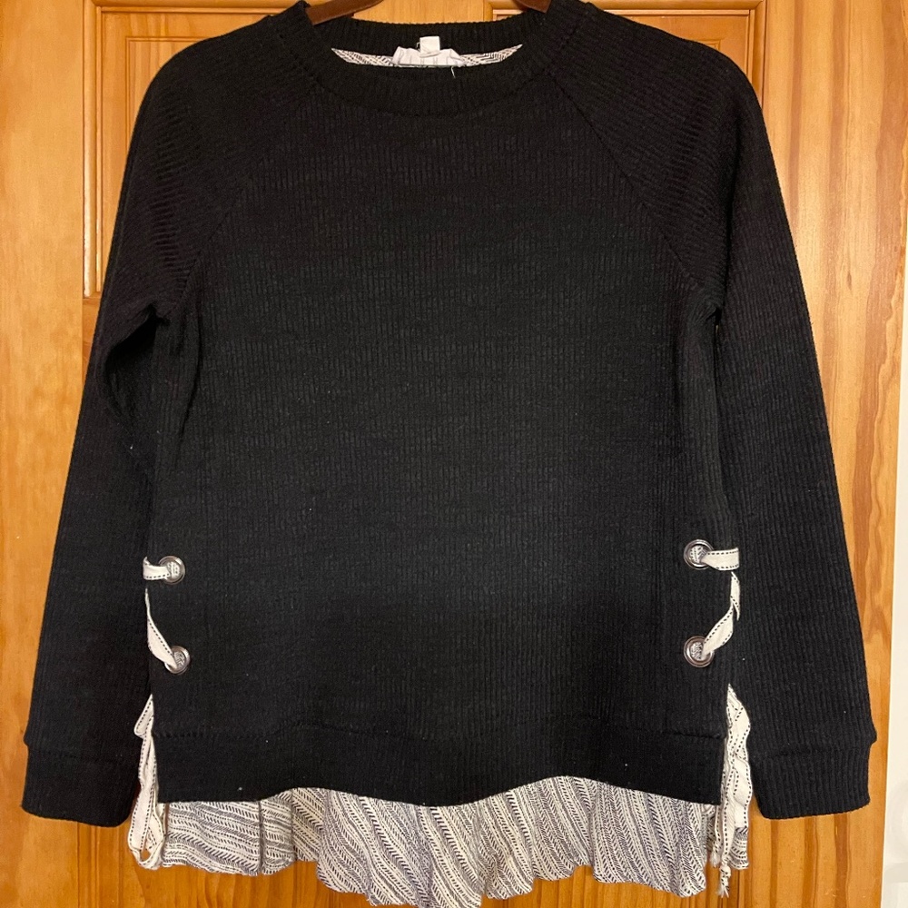 T H M L Boutique Black sweater top with black & white bottom detail layer